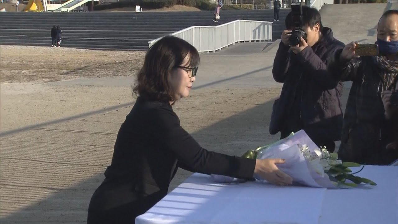 ４歳女児死亡の兵庫・明石市大蔵海岸砂浜陥没事故から２２年　市長「安全対策を強化」誓い献花