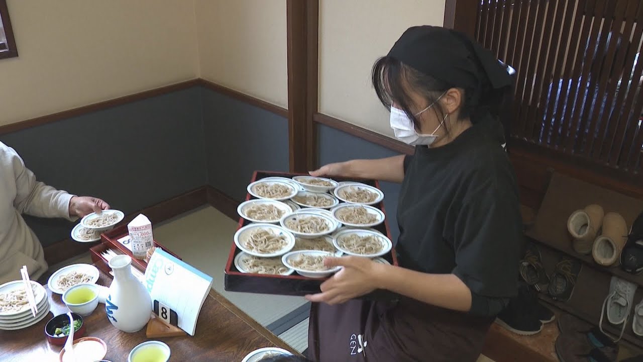 名物に舌鼓　年越しそばにぎわう　兵庫・豊岡市出石町