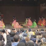 新春の恒例行事　京都・八坂神社　かるた始め式 　丈達を願って弓道の事始め　初射会　滋賀・大津市