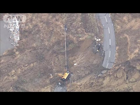 【空撮】土砂災害の爪痕　道路崩落で重機転落か　石川・輪島市【能登半島地震 被害状況マップ】