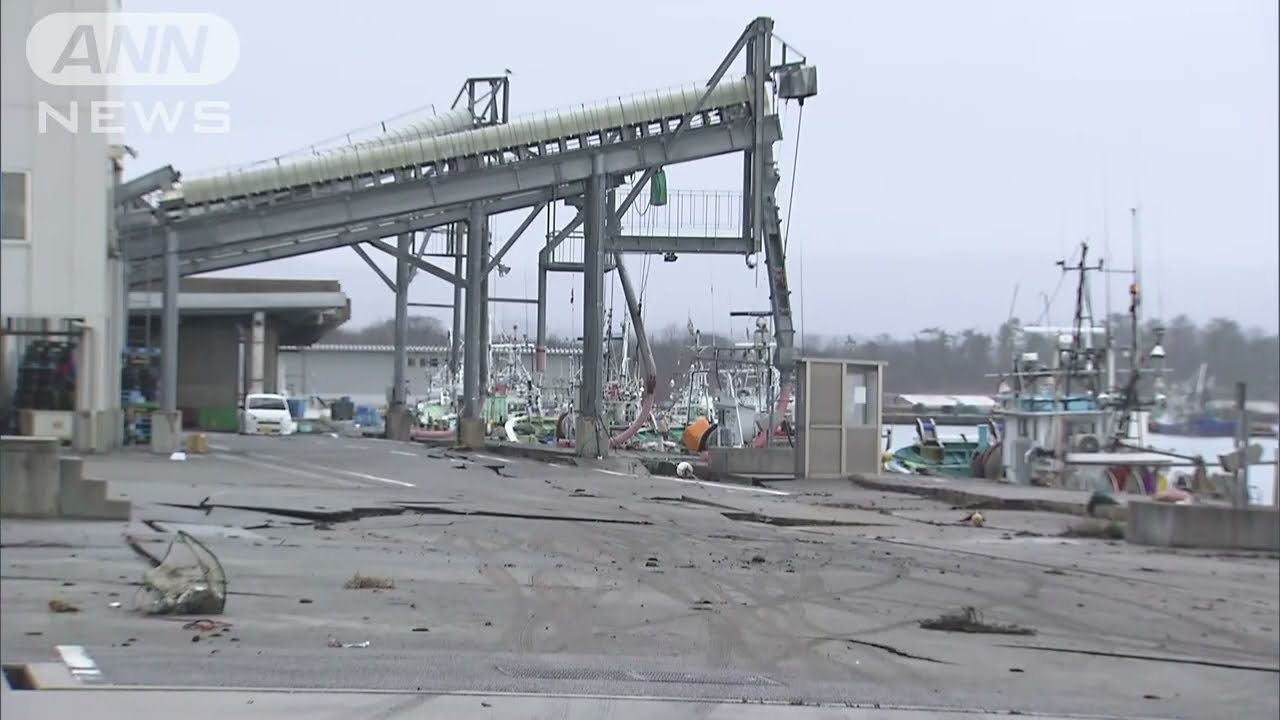 剥がれたコンクリート　津波被害を受けた富来漁港　石川・志賀町(2024年1月2日）【能登半島地震 被害状況マップ】