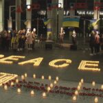ロシアによるウクライナへの軍事侵攻から２年　大阪で平和を願いキャンドルに明かりを灯す