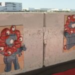 大阪・関西万博の公式キャラ「ミャクミャク」が大和川に登場　高校生が堤防壁にタイルで制作
