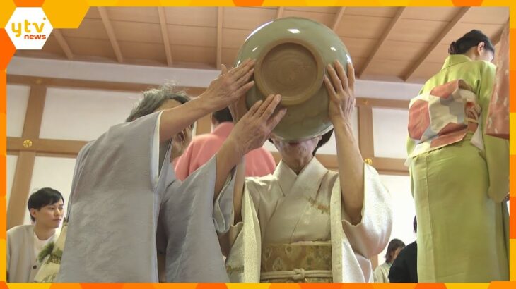 特大の茶碗で伝統の「回し飲み」4年ぶりに本来の形式で、春の大茶盛式開催　奈良・西大寺