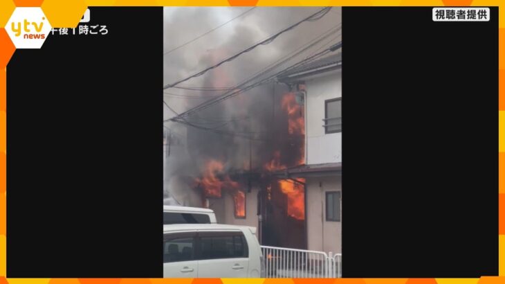 4軒が連なる長屋が全焼　消防車など14台出動、焼け跡から1人の遺体見つかり身元確認急ぐ　尼崎市