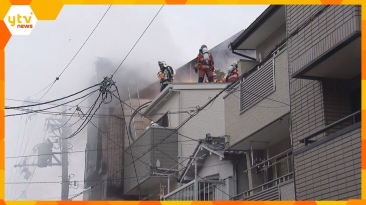 3階建て民家で火災　70代女性が心肺停止、男性2人がケガ　50平方メートルが燃える　大阪市港区