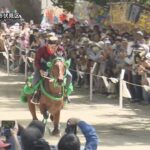 京都・藤森神社で「駈馬神事」人馬一体の華麗なる技で観客魅了