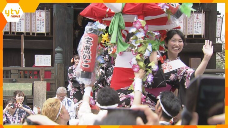 大阪三大夏祭り「愛染まつり」始まる　宝恵駕籠パレードで愛染娘たちが町の中を練り歩く　大阪