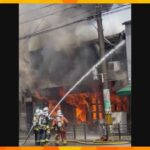 【出火直後の映像】大阪市天王寺区で火事　JR鶴橋駅近くの老舗喫茶店か　70代女性やけども搬送なし