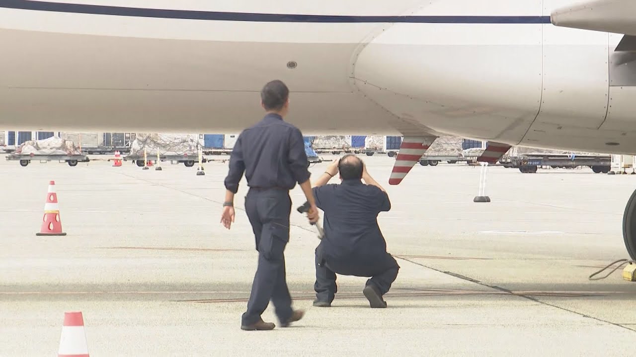 ユナイテッド航空機・関空緊急着陸　運輸安全委員会の事故調査官が機体を調査　