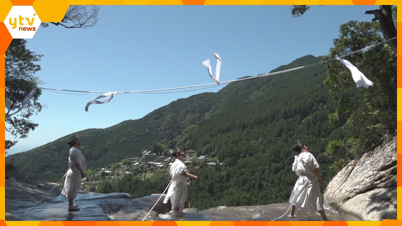 日本一の落差を誇る名瀑「那智の滝」にかかるしめ縄の張り替え 和歌山県の熊野那智大社