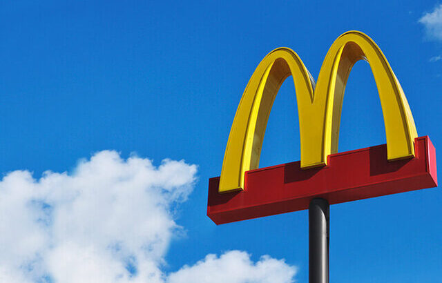 「ワンピース」コラボのハッピーセットが中止になったマクドナルドさん、消費者庁に叱られるｗｗｗｗ