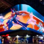 【遊戯王クロスデュエル】エースモンスターたちが3Dに飛び出して見える迫力の映像がブース上の大型ビジョンで放映中！